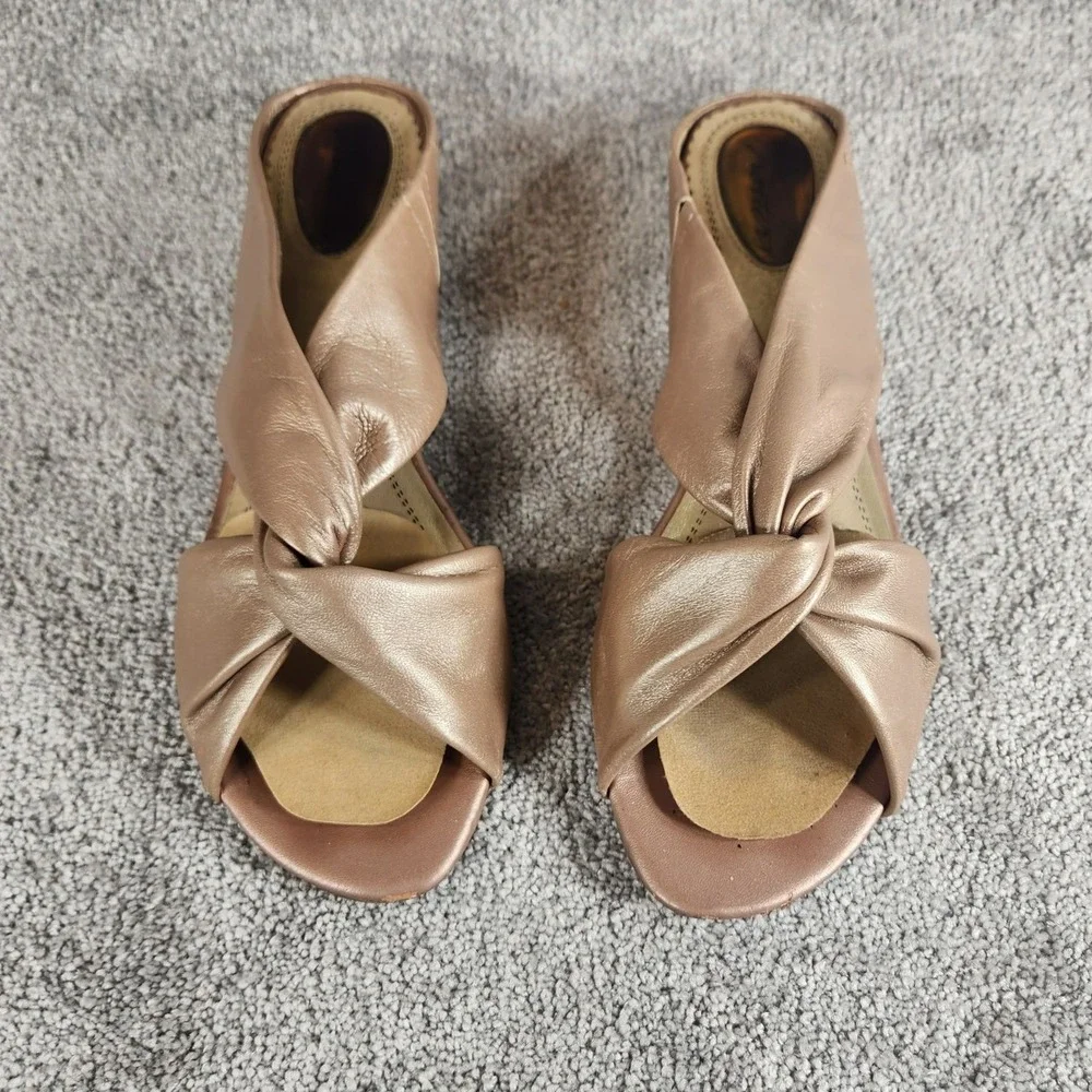 Trotters Cameron Sandals Gold Metallic Twisted Leather Wedge Women‎ Size 8N